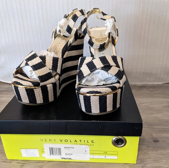 Volatile Nauttie platform ankle strap open toe high wedge black in the box - Picture 1 of 12